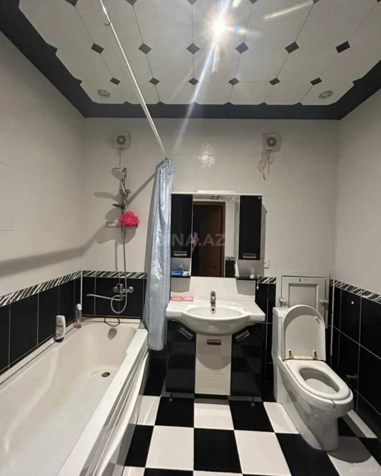 Satılır 2 otaqlı mənzil 84 m²