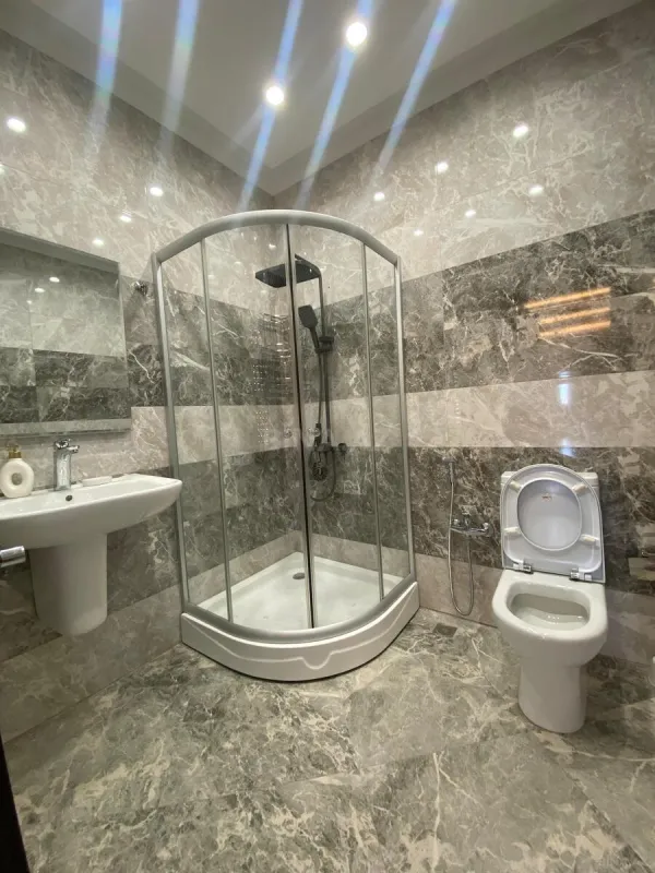 Satılır 3 otaqlı mənzil 131 m²