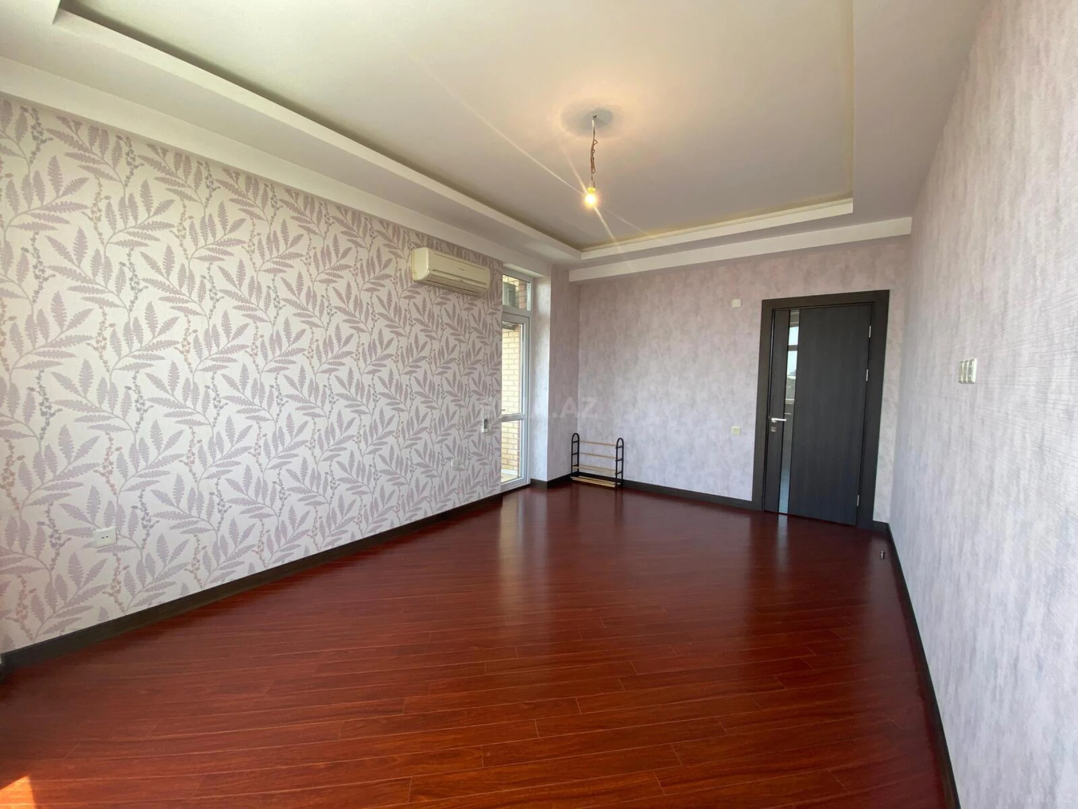 Satılır 3 otaqlı mənzil 131 m²