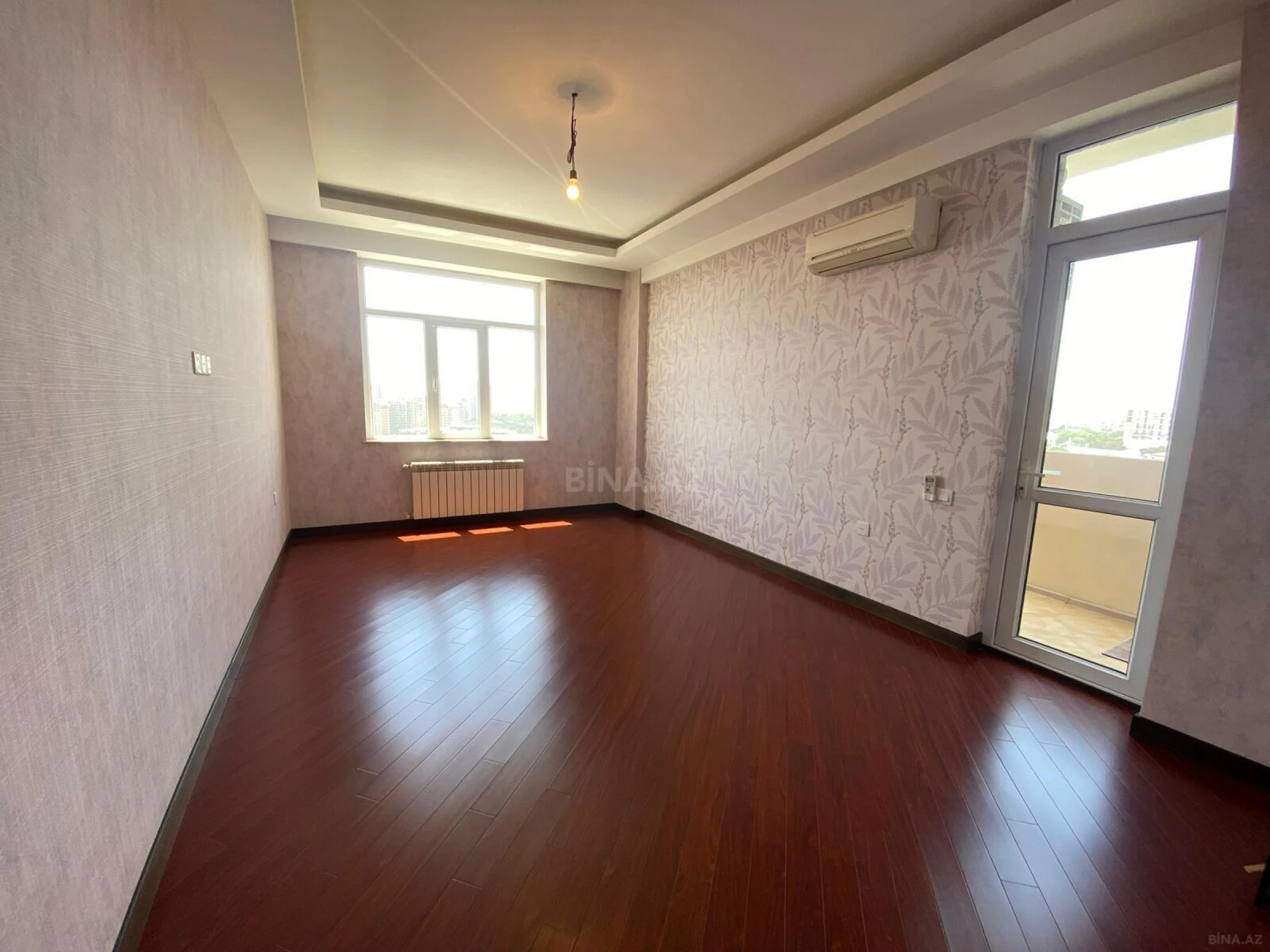 Satılır 3 otaqlı mənzil 131 m²
