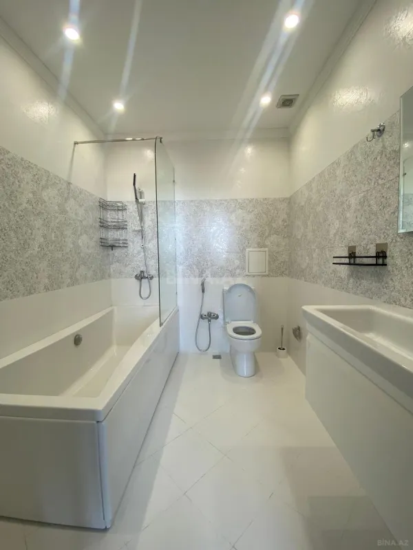 Satılır 3 otaqlı mənzil 131 m²