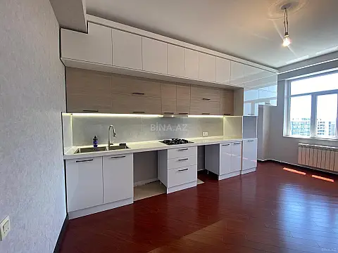 Satılır 3 otaqlı mənzil 131 m²