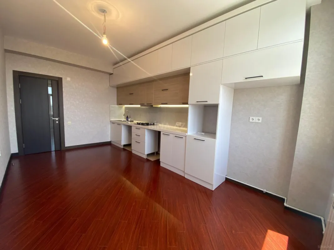 Satılır 3 otaqlı mənzil 131 m²