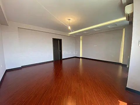 Satılır 3 otaqlı mənzil 131 m²