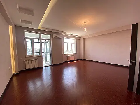 Satılır 3 otaqlı mənzil 131 m²
