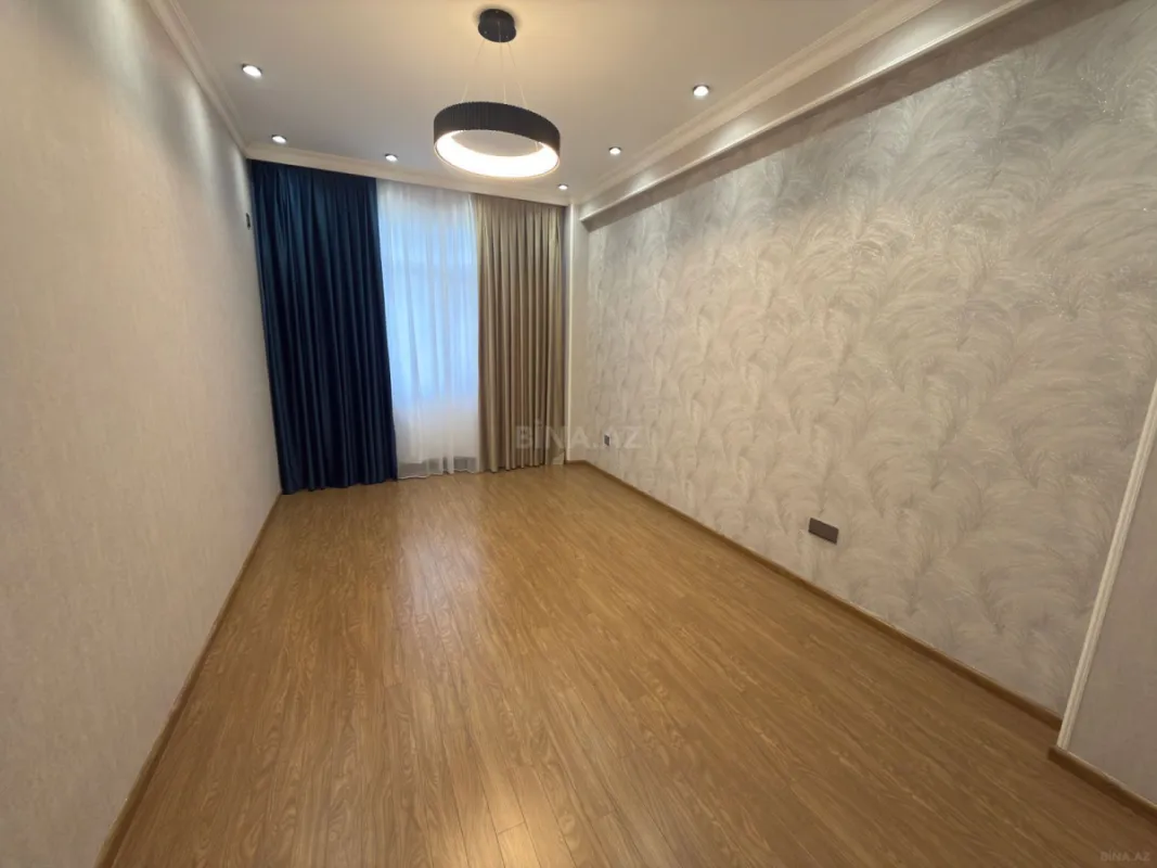 Satılır 3 otaqlı mənzil 136 m²