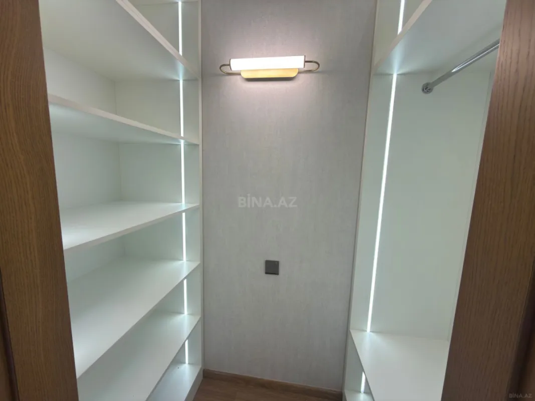 Satılır 3 otaqlı mənzil 136 m²