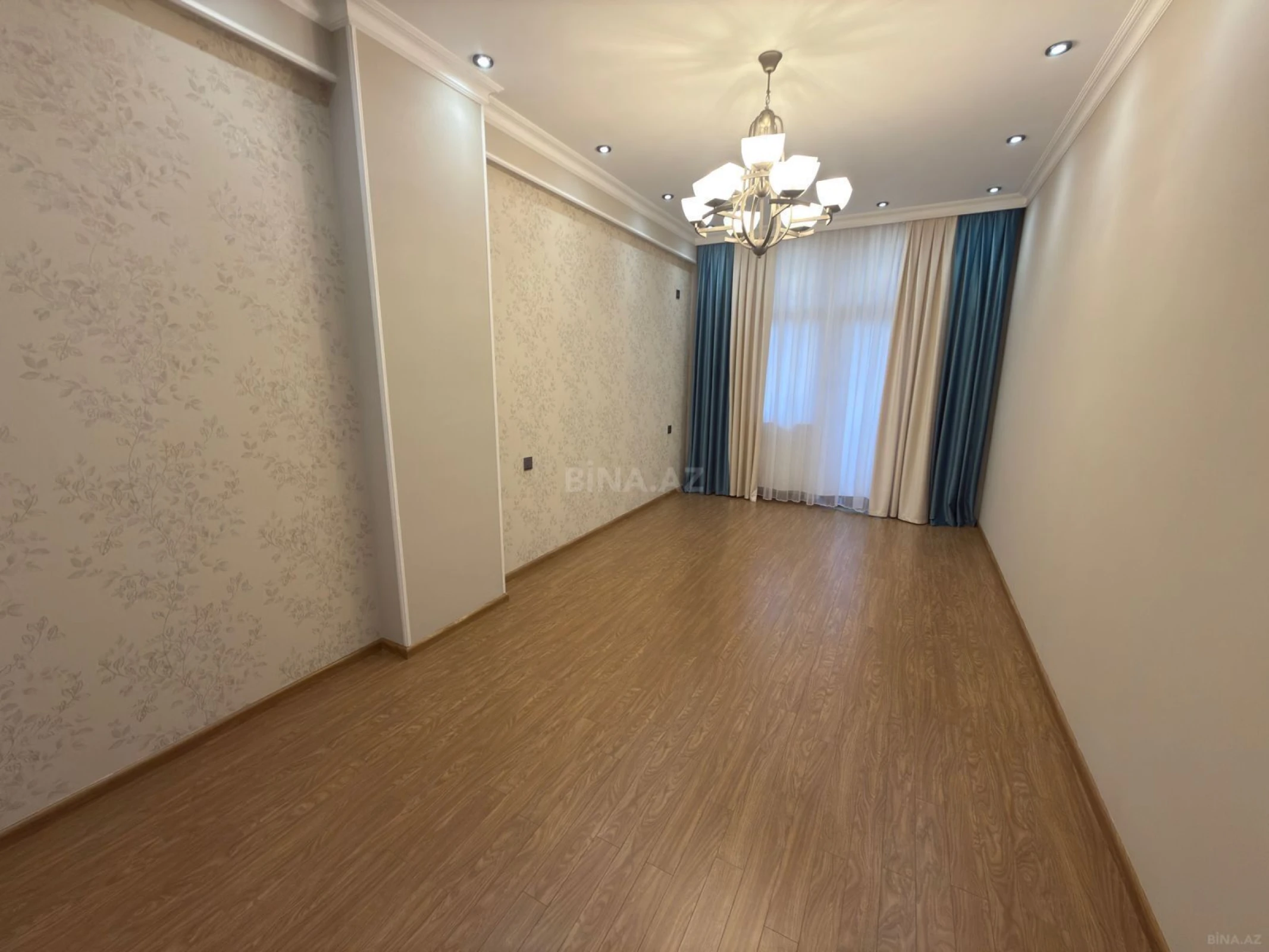 Satılır 3 otaqlı mənzil 136 m²