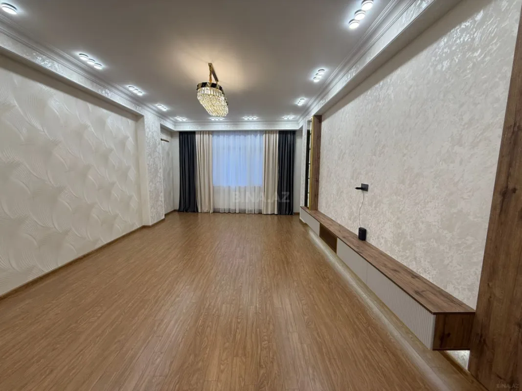 Satılır 3 otaqlı mənzil 136 m²
