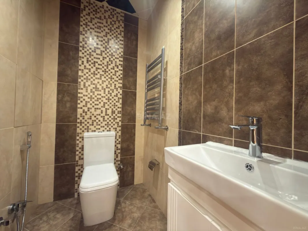 Satılır 3 otaqlı mənzil 136 m²