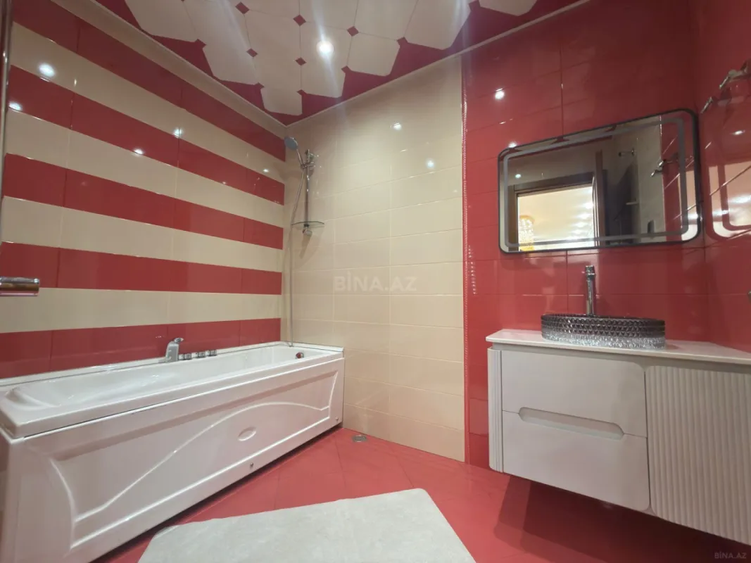 Satılır 3 otaqlı mənzil 136 m²