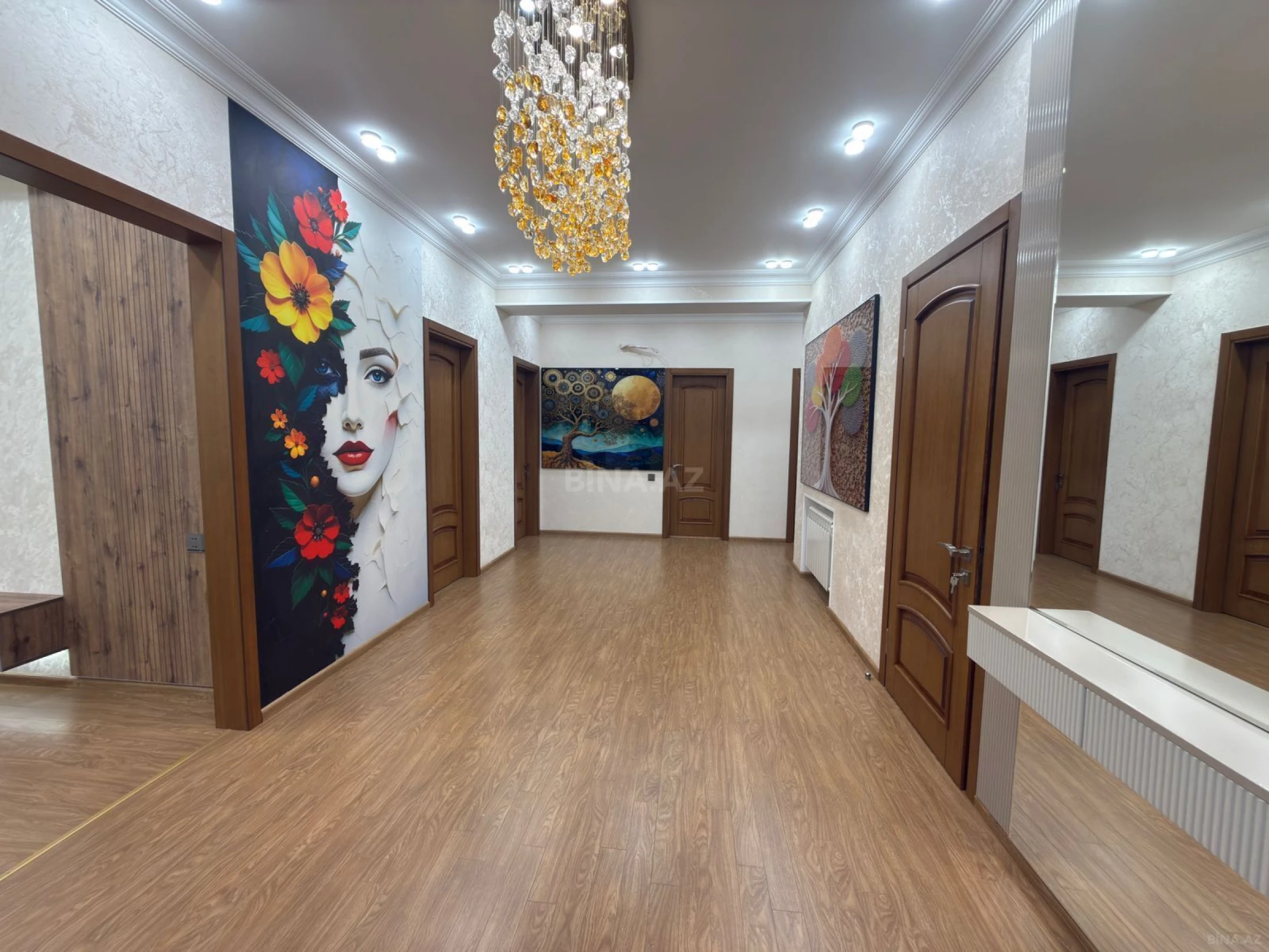 Satılır 3 otaqlı mənzil 136 m²