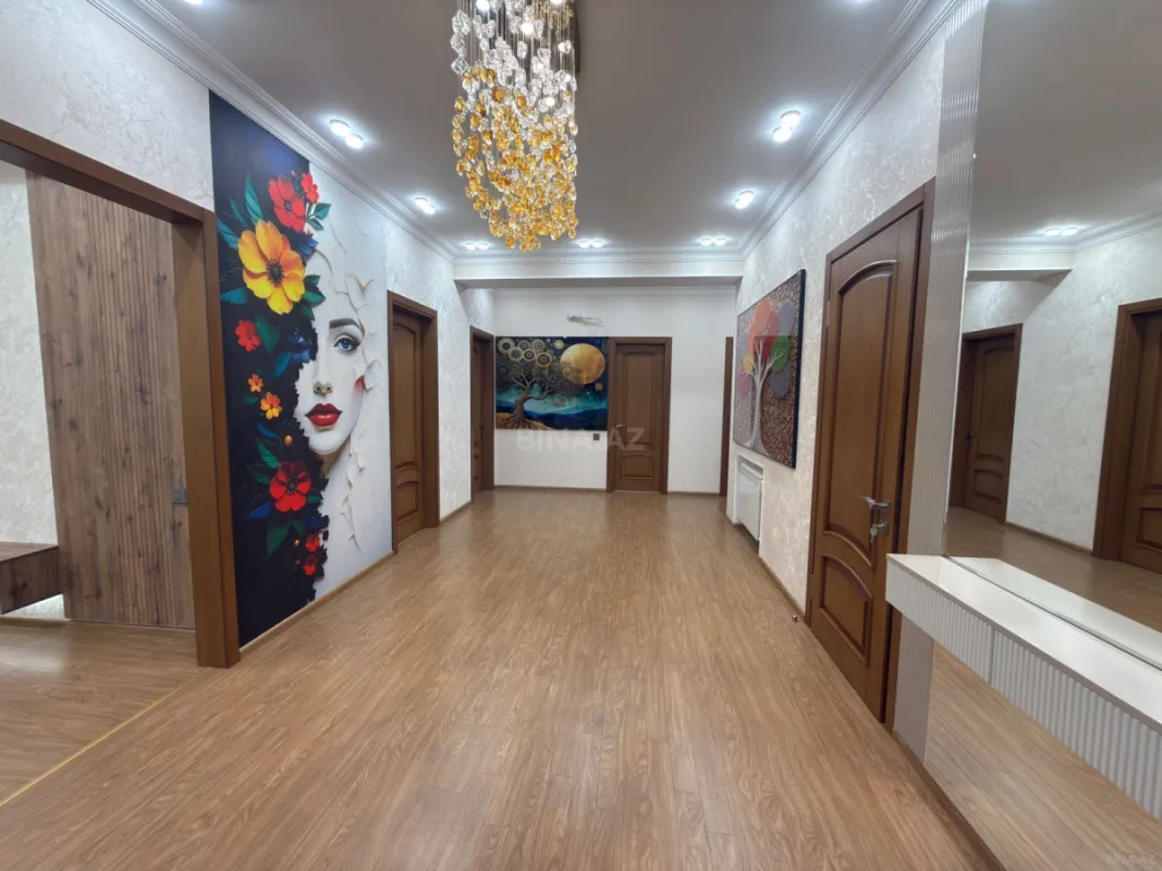 Satılır 3 otaqlı mənzil 136 m²