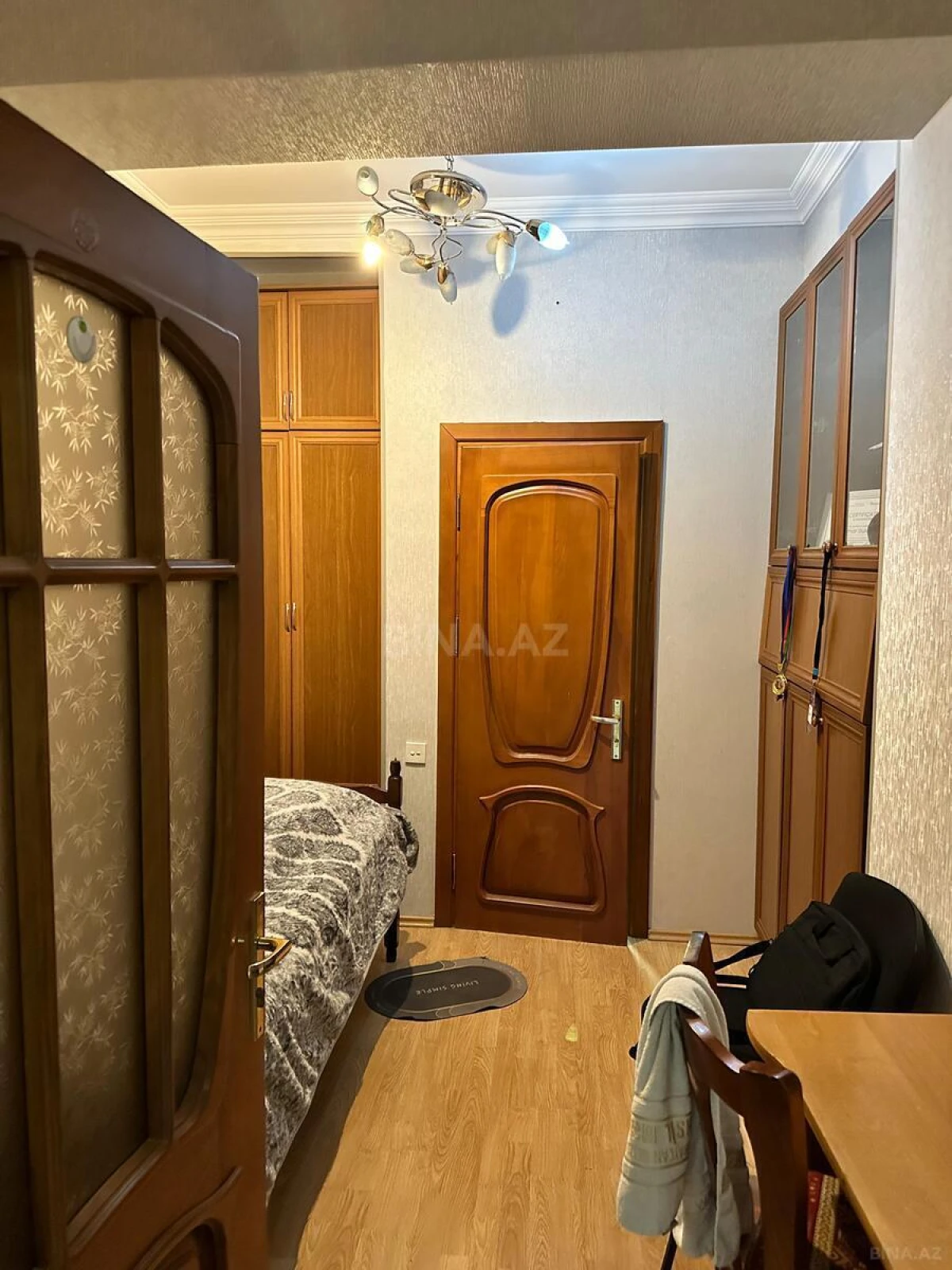 Satılır 4 otaqlı mənzil 143 m²