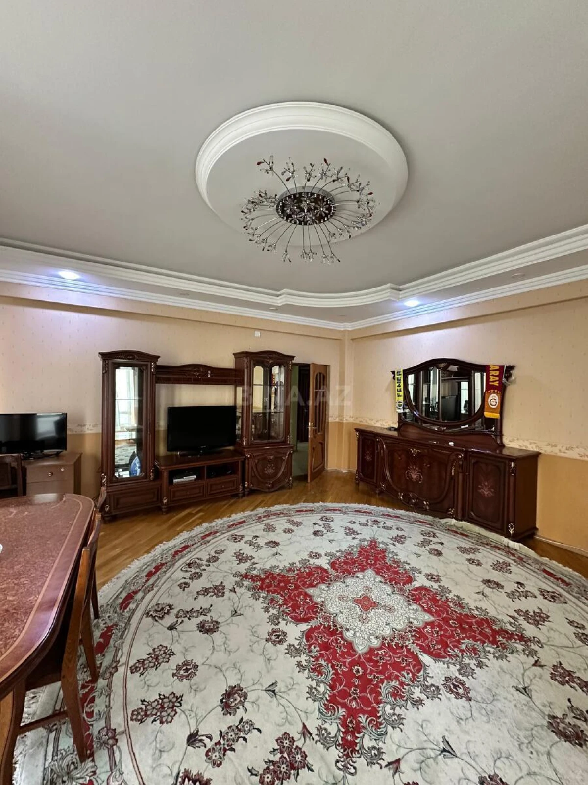 Satılır 4 otaqlı mənzil 143 m²