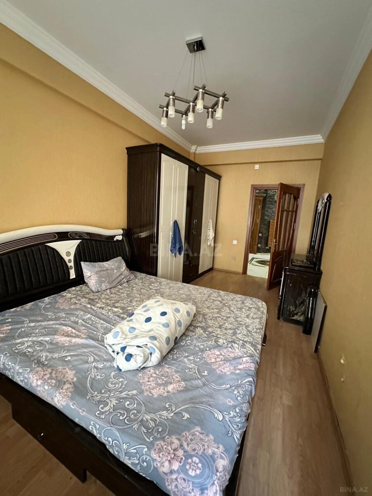 Satılır 4 otaqlı mənzil 143 m²