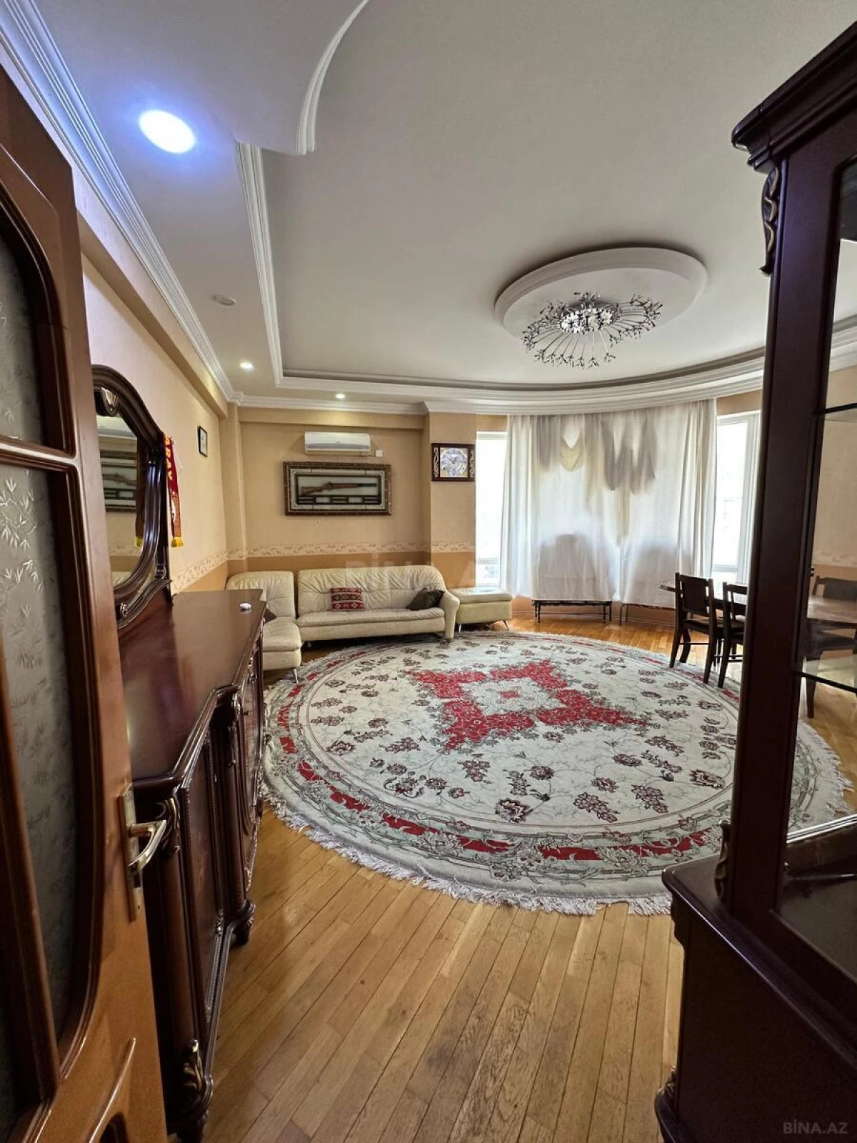 Satılır 4 otaqlı mənzil 143 m²