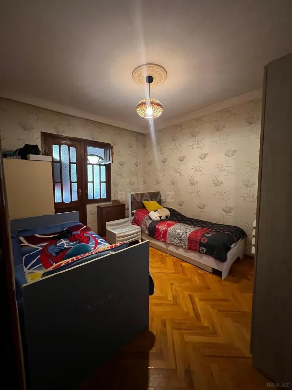 Satılır 5 otaqlı mənzil 130 m²