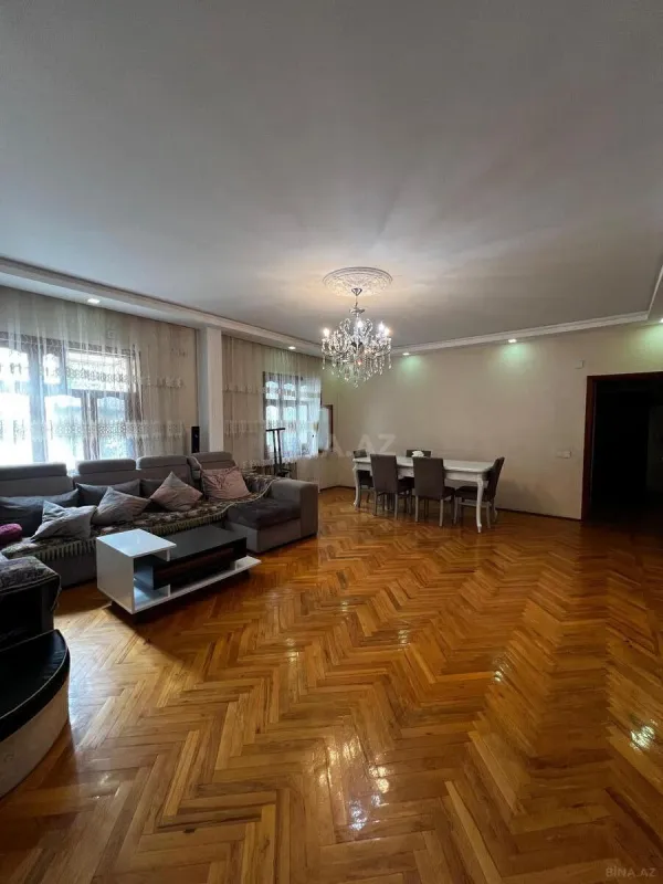 Satılır 5 otaqlı mənzil 130 m²