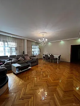 Satılır 5 otaqlı mənzil 130 m²