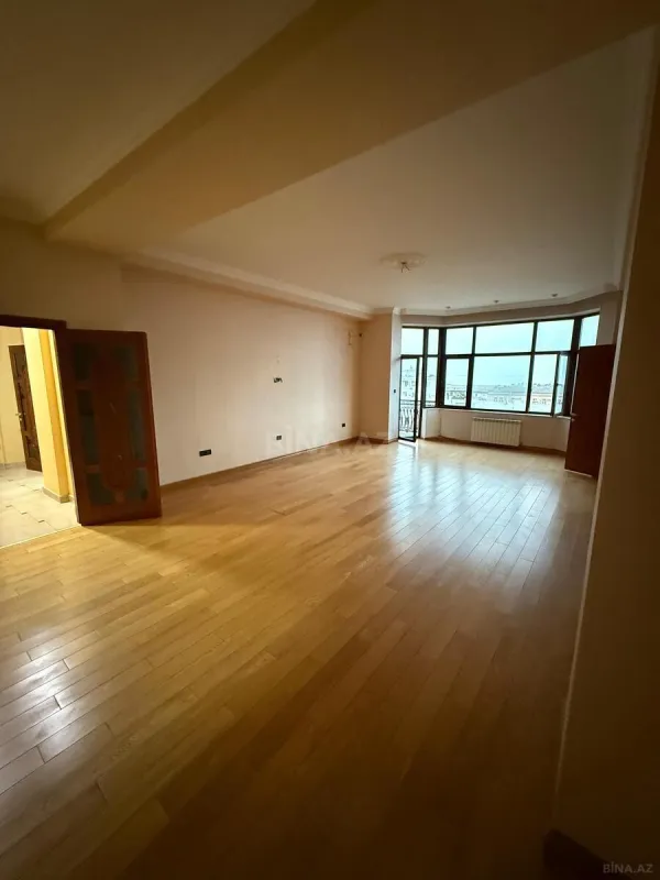 Satılır 3 otaqlı mənzil 150 m²