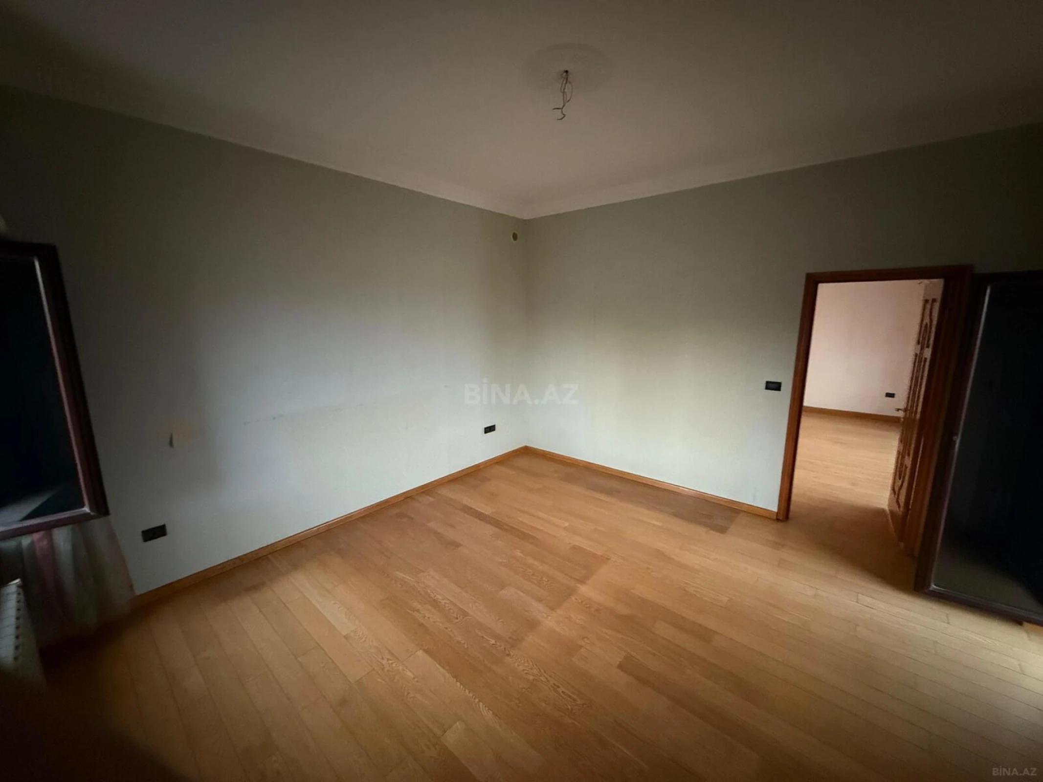 Satılır 3 otaqlı mənzil 150 m²