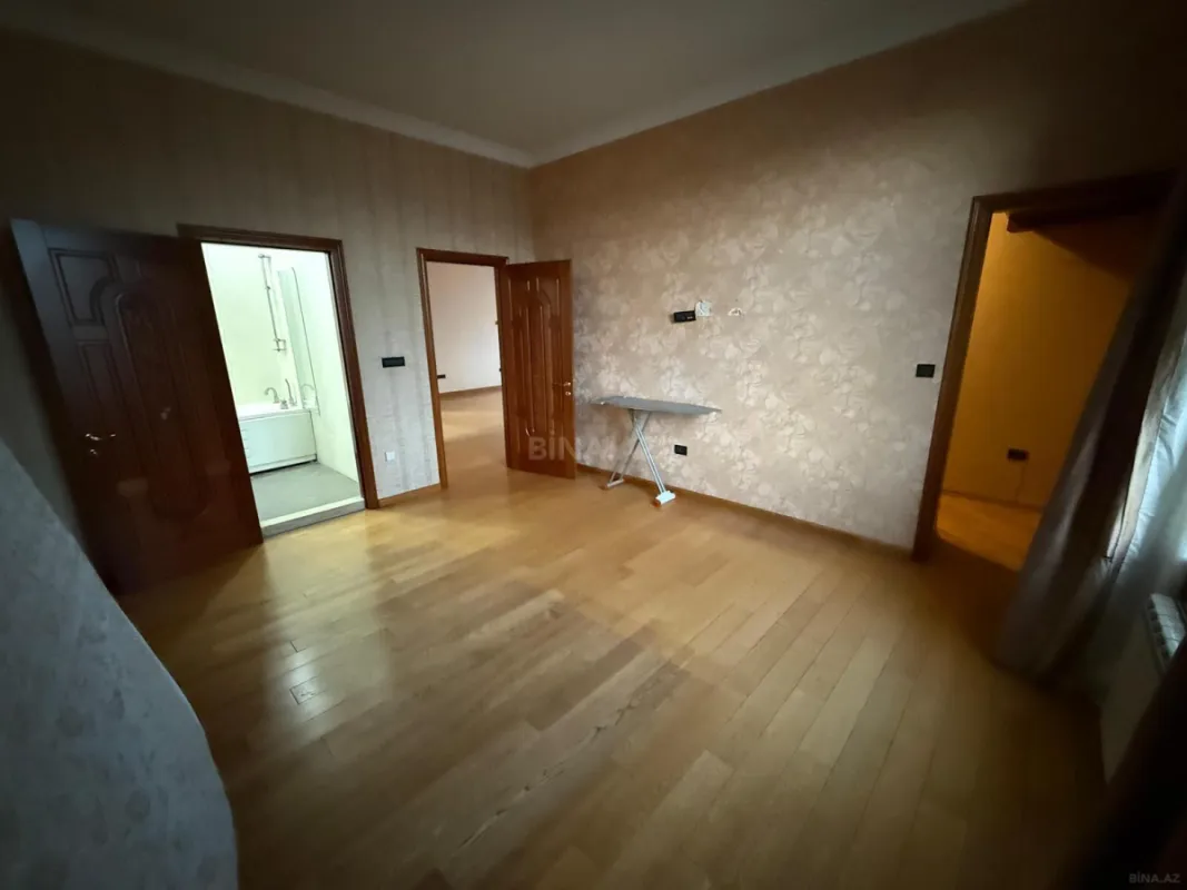 Satılır 3 otaqlı mənzil 150 m²