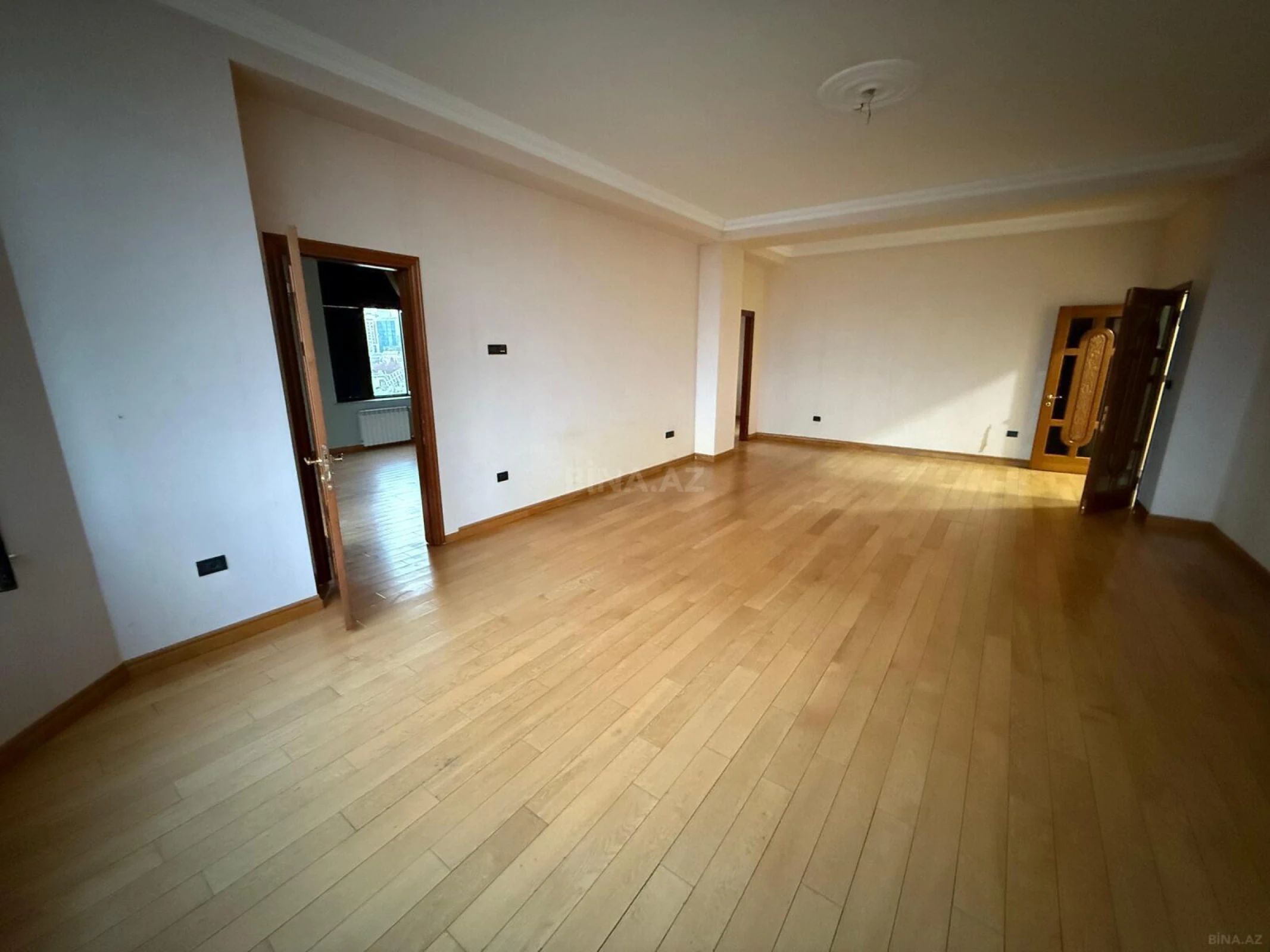 Satılır 3 otaqlı mənzil 150 m²