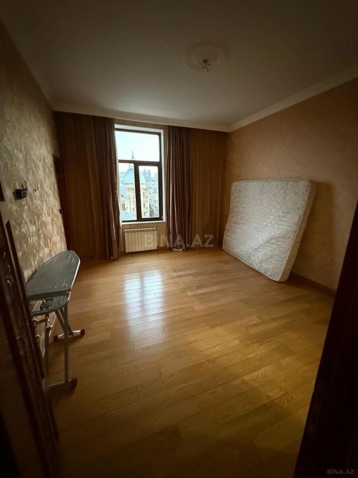 Satılır 3 otaqlı mənzil 150 m²