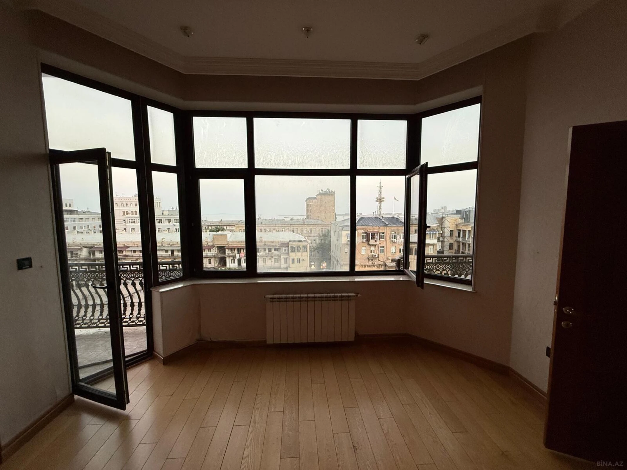 Satılır 3 otaqlı mənzil 150 m²