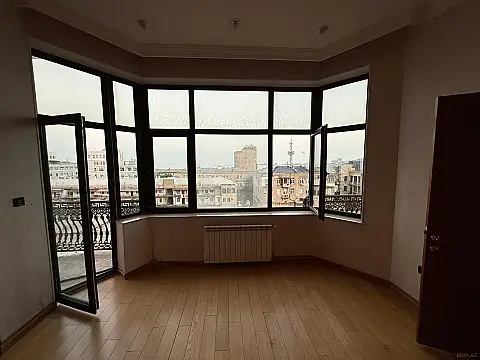 Satılır 3 otaqlı mənzil 150 m²