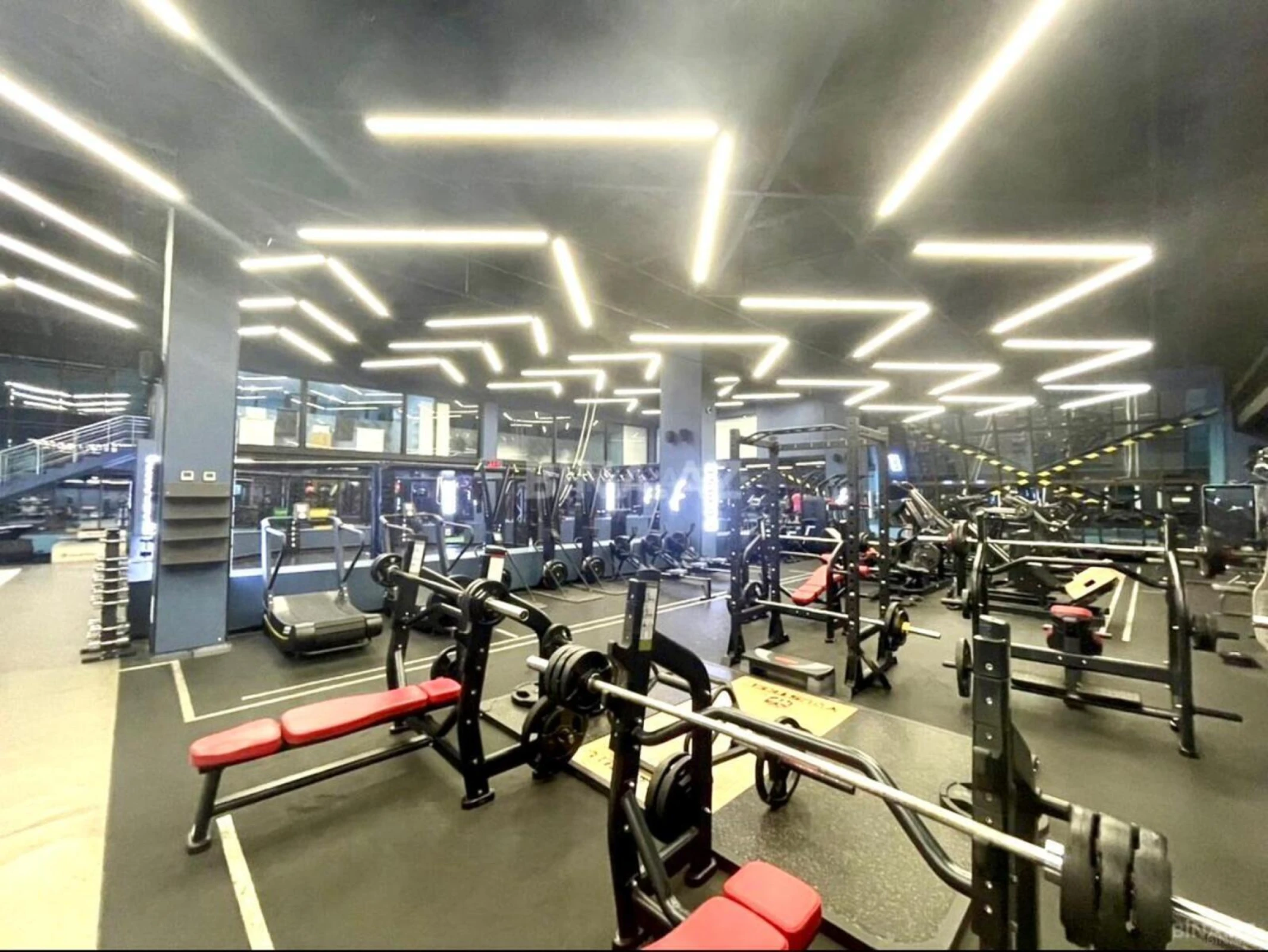 Kirayə verilir 4 otaqlı mənzil 181 m²