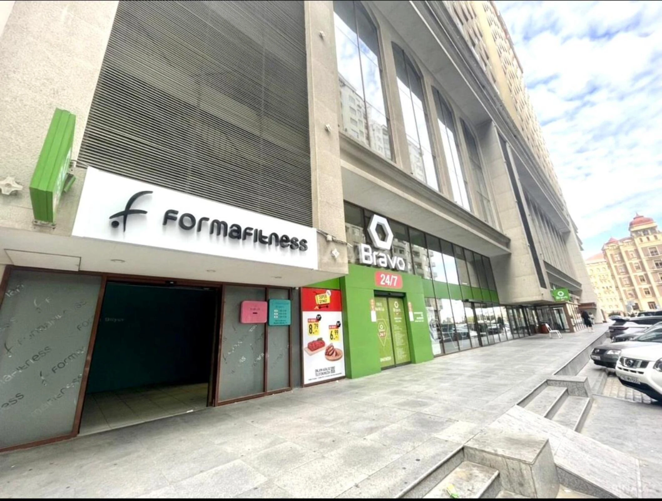 Kirayə verilir 4 otaqlı mənzil 181 m²