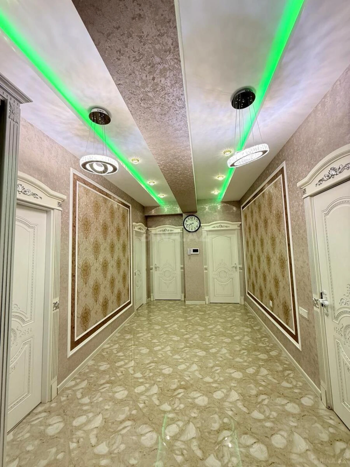 Satılır 3 otaqlı mənzil 118 m²