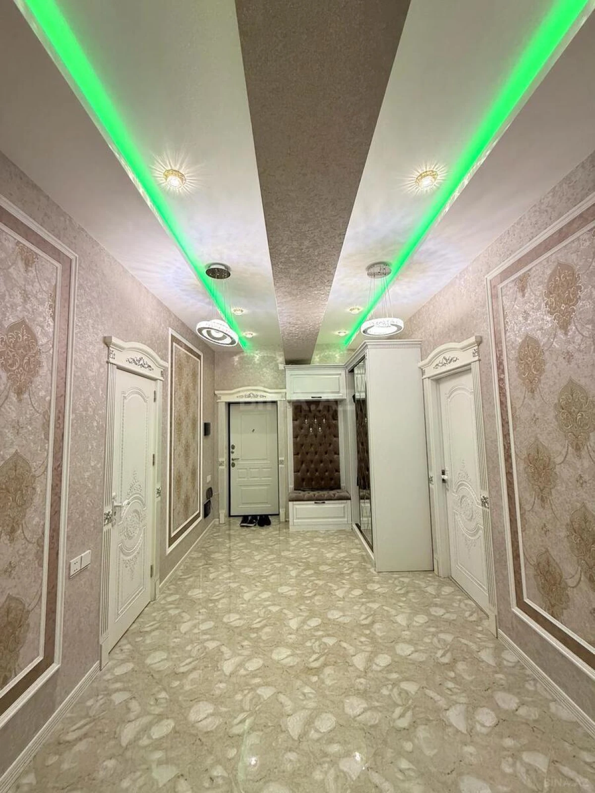 Satılır 3 otaqlı mənzil 118 m²