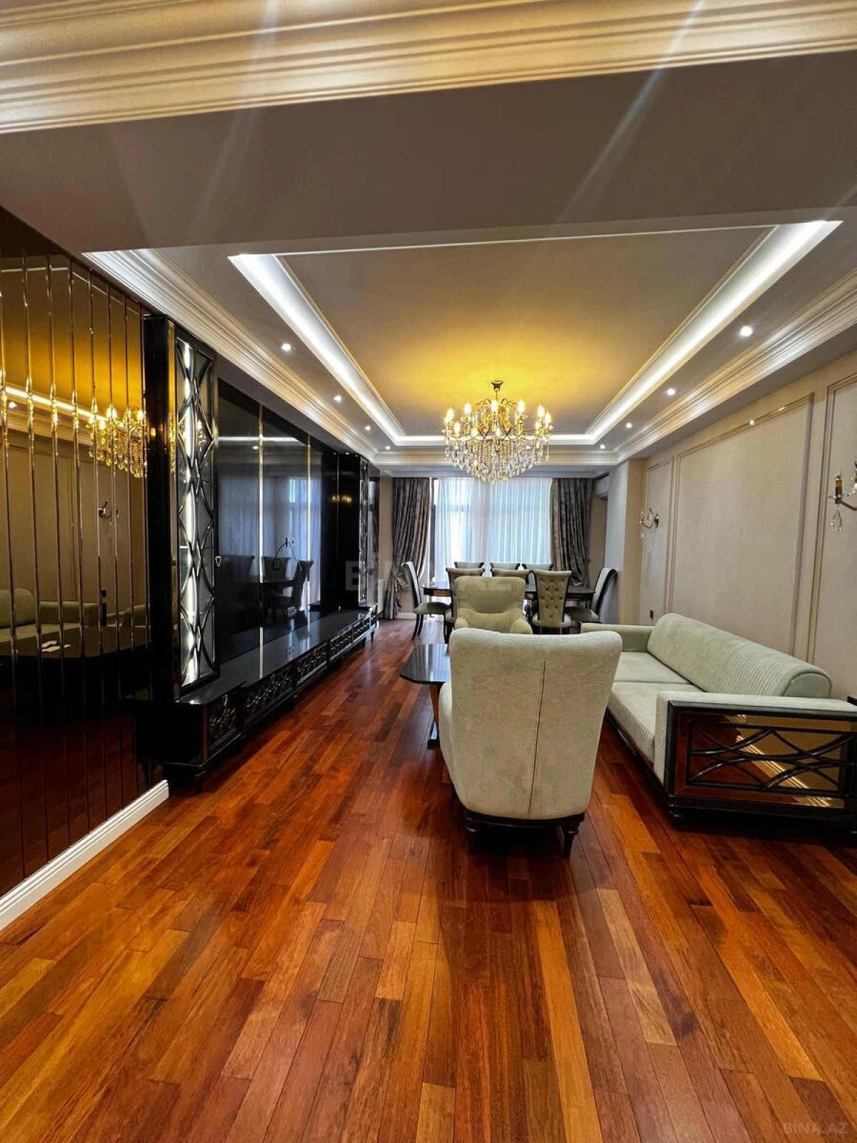 Satılır 4 otaqlı mənzil 165 m²