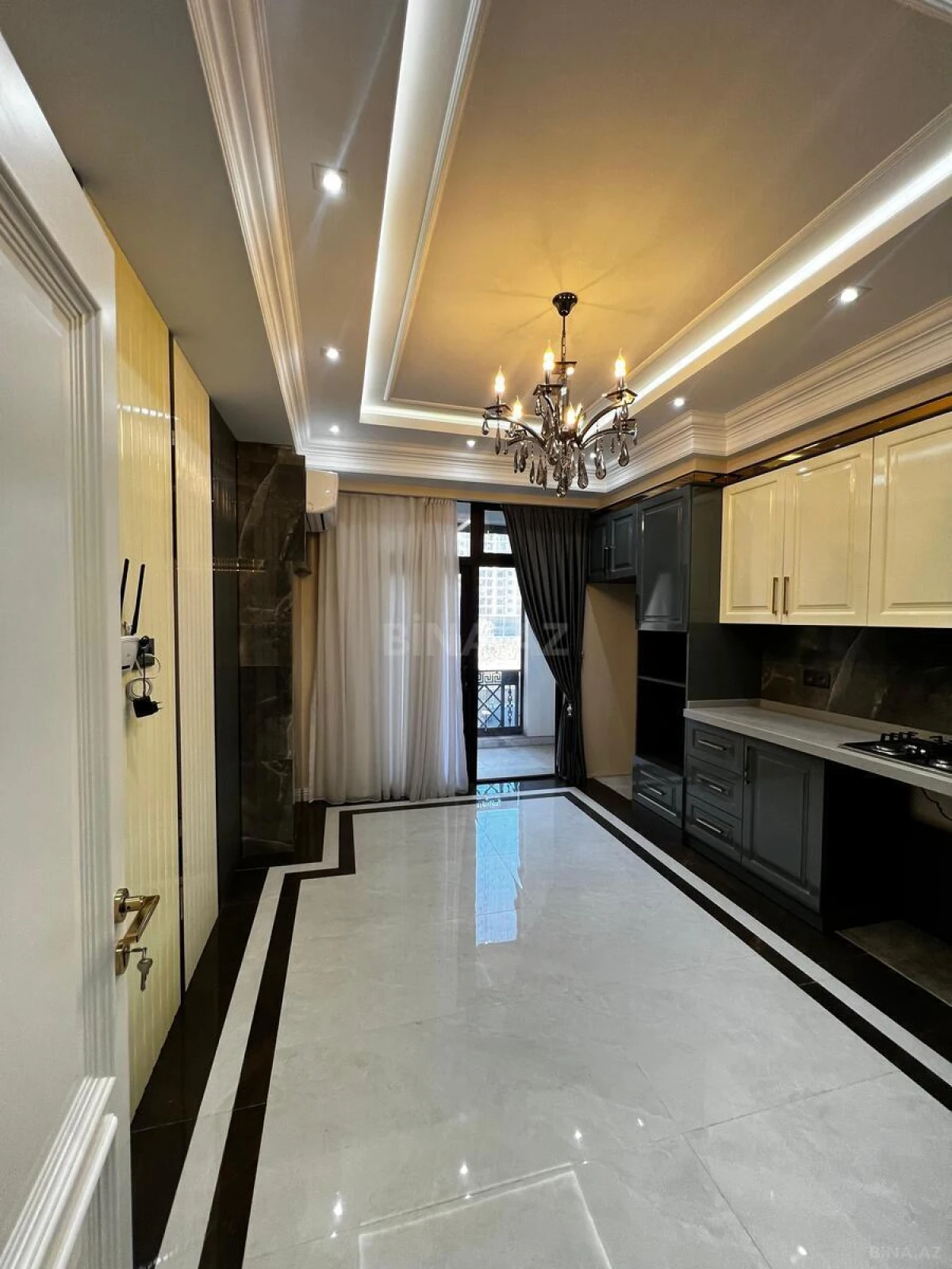 Satılır 4 otaqlı mənzil 165 m²