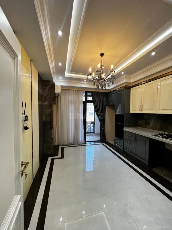 Satılır 4 otaqlı mənzil 165 m²