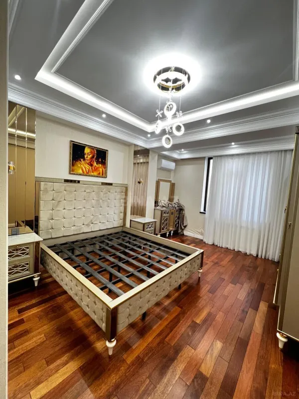 Satılır 4 otaqlı mənzil 165 m²
