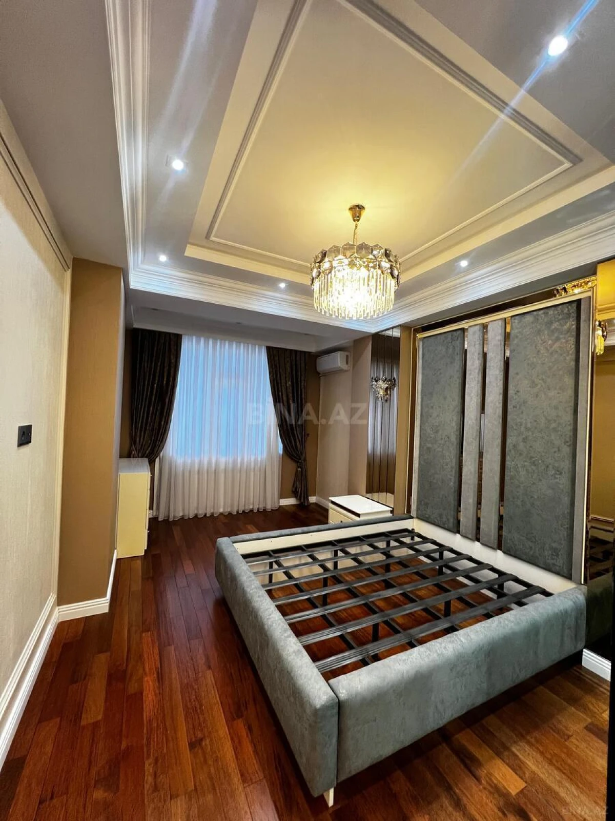Satılır 4 otaqlı mənzil 165 m²