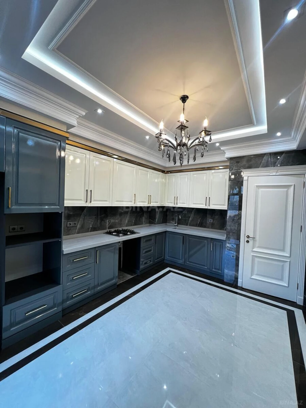 Satılır 4 otaqlı mənzil 165 m²