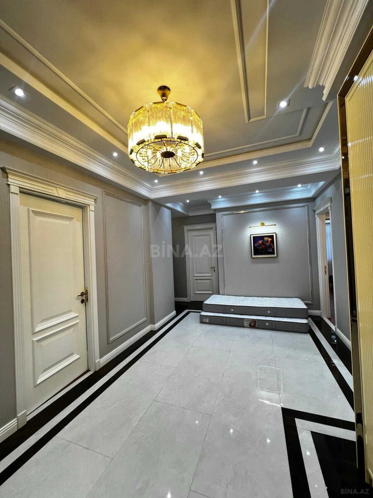 Satılır 4 otaqlı mənzil 165 m²