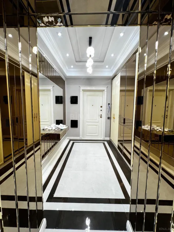 Satılır 4 otaqlı mənzil 165 m²