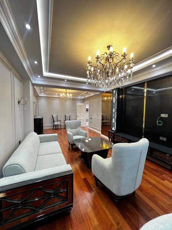 Satılır 4 otaqlı mənzil 165 m²