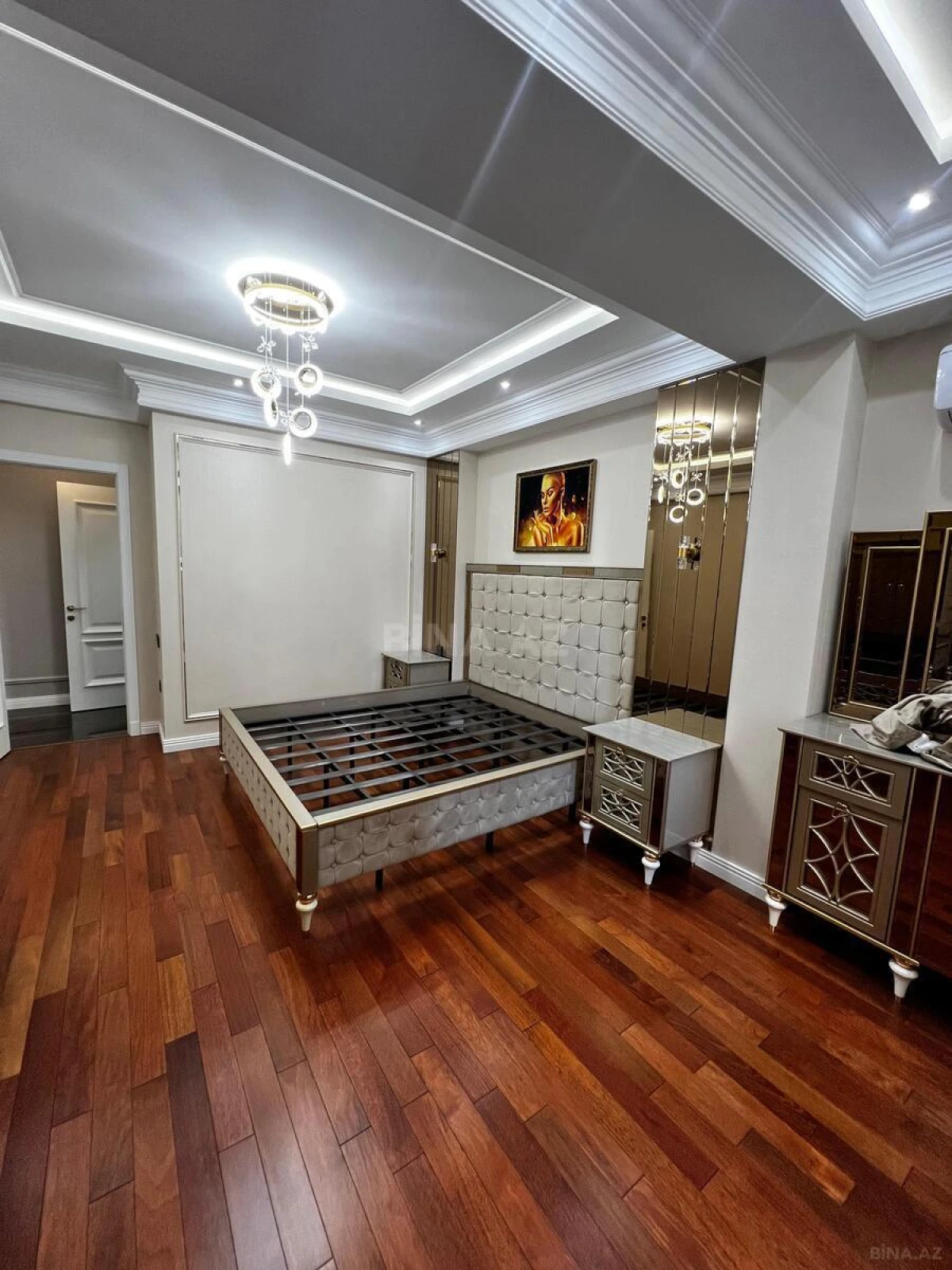 Satılır 4 otaqlı mənzil 165 m²