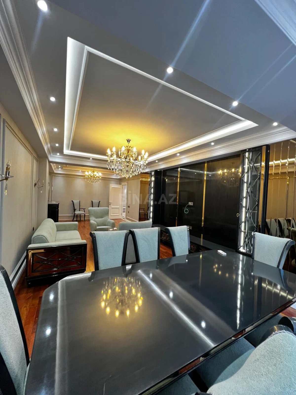 Satılır 4 otaqlı mənzil 165 m²