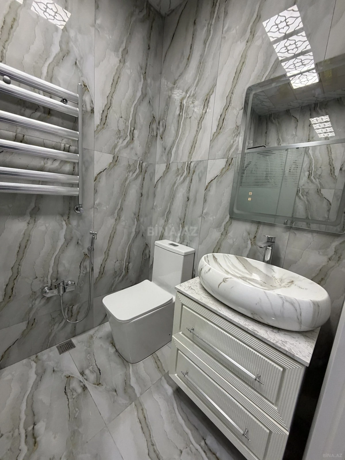 Satılır 2 otaqlı mənzil 57 m²