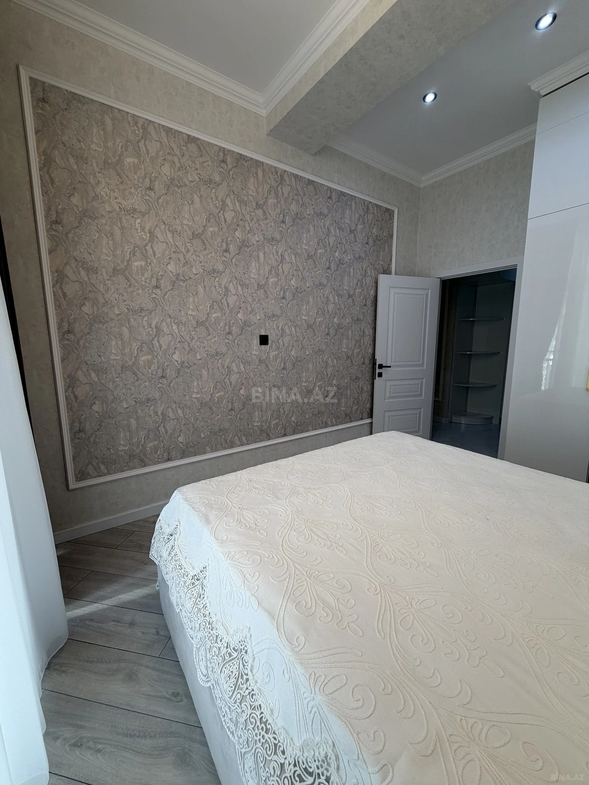 Satılır 2 otaqlı mənzil 57 m²