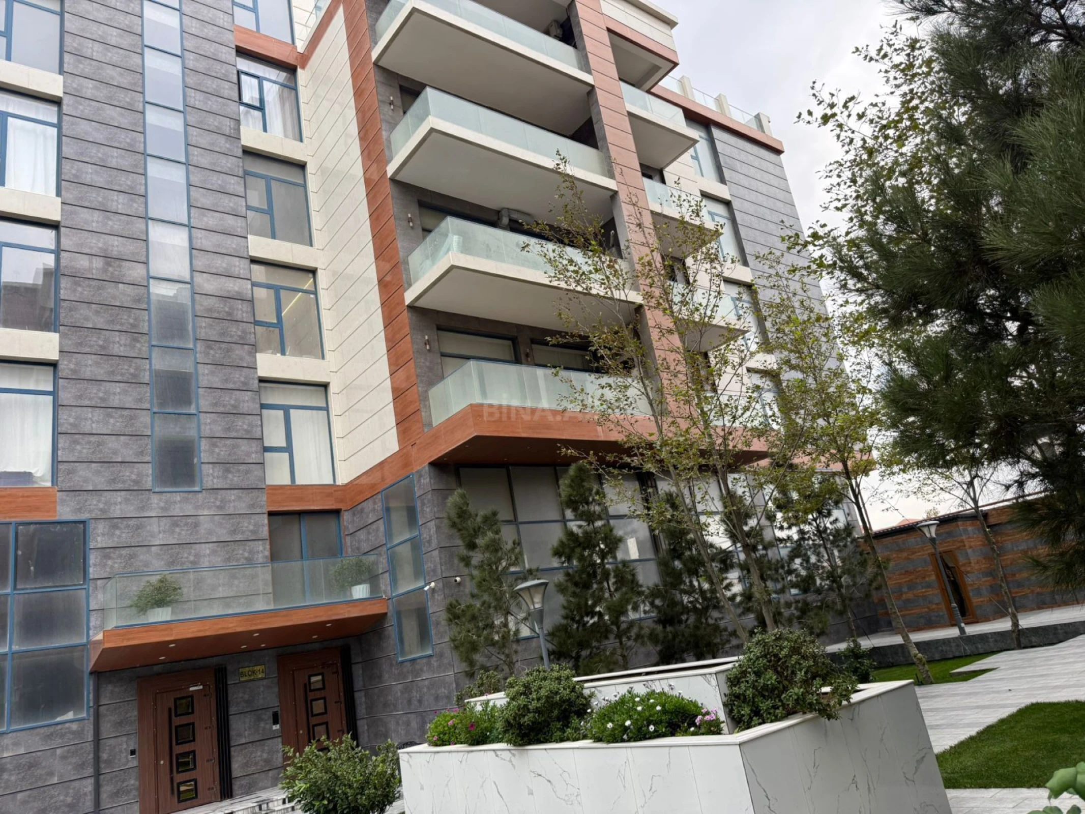 Satılır 2 otaqlı mənzil 85 m²