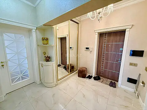 Satılır 2 otaqlı mənzil 84 m²